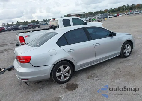 2015 Volkswagen Jetta 1.8T Se z USA, uszkodzony, nr VIN 3VWD17AJXFM233160